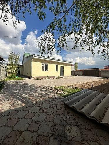 дома с большим участком: Продаётся дом с благоустроенным двором. Характеристики и особенности — 4
