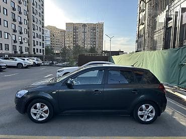 Kia Ceed: 2009 г., 1.6 л, Механика, Бензин, Хэтчбэк
