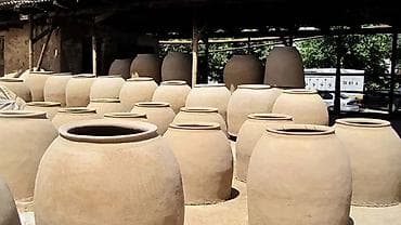 бак 200: Большие глиняные амфоры/жары для хранения и ферментации Описание: - — 1