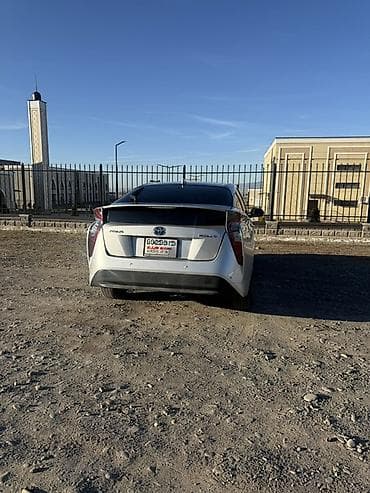dodge chalanger: Toyota Prius: 2018 г., 1.8 л, Автомат, Гибрид, Хэтчбэк — 4