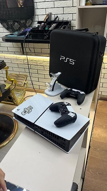 PS 5 слим на 1ТБ отличном состояние есть UFC 5 и подписка на 10 — 4