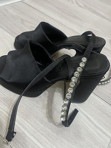 модные вещи: Черный укороченный свитер с корсетной шнуровкой 800 сом Чёрные — 4