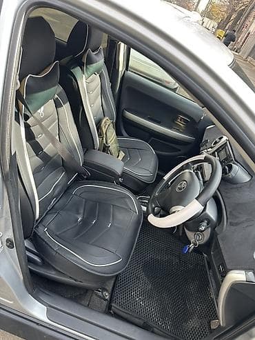 mazda 121: Toyota Ist: 2003 г., 1.5 л, Автомат, Бензин, Хэтчбэк — 6