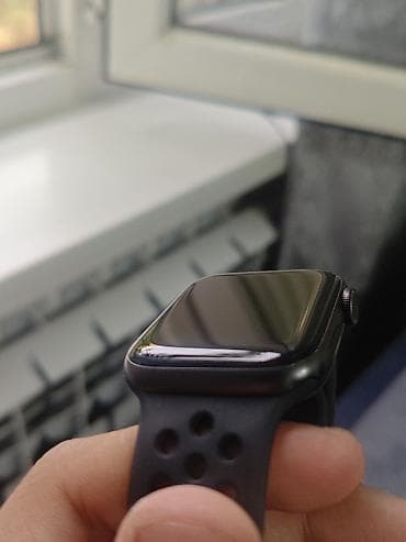 Смарт-часы: Apple Watch Nike (серия SE ), корпус темный, ремешок Nike Sport Band — 2