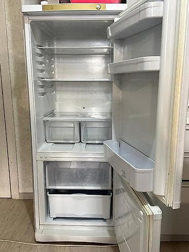 Муздаткыч Indesit, Колдонулган, Эки камералуу, De frost (тамчы), 60 * 150 * 65