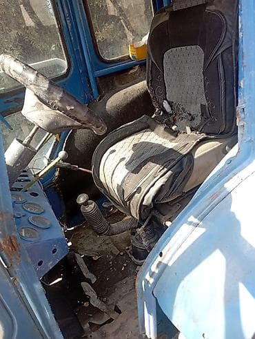 кун трактора: Трактор т40 колесный 4x4, синего цвета, с закрытой кабиной — 5