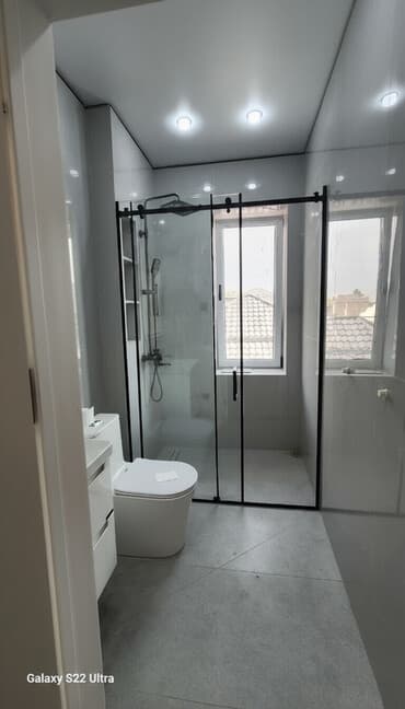 бу душ кабинка: Стеклянная душевая перегородка с раздвижными дверями - Тип: угловая — 1