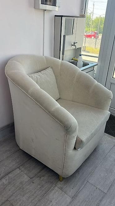 Продаю диван с подушкой