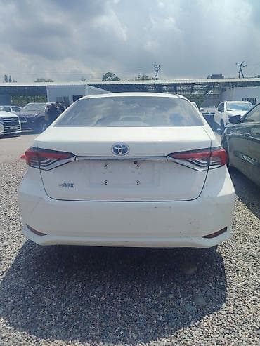 corolla: Toyota Corolla: 2021 г., 1.8 л, Вариатор, Гибрид, Седан — 2