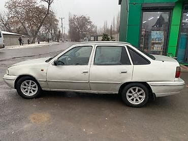devo matiz: Седан компакт-класса, 4 двери, светло-серебристый цвет кузова — 2