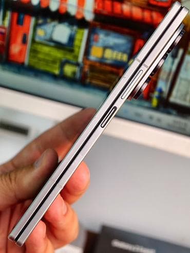 galaxy z fold 5: Samsung Galaxy Z Fold7, Б/у, 512 ГБ, цвет - Серебристый, 2 SIM — 8