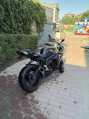 двигатель 125 кубов: Спортбайк Suzuki, 750 куб. см, Бензин, Взрослый, Б/у — 4