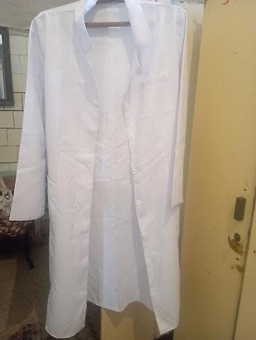 одежди: Белые медицинские халаты - Классический крой до колена, застёжка на — 3