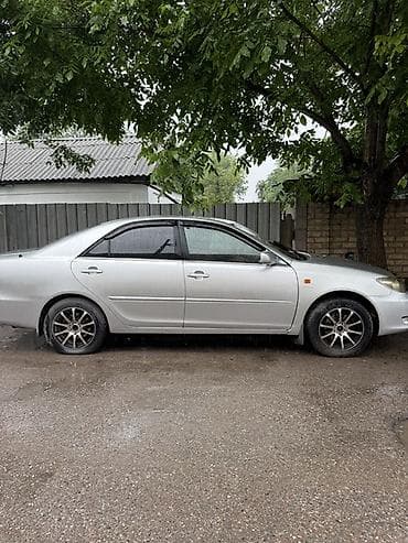 650: Toyota Camry: 2004 г., Газ — 9