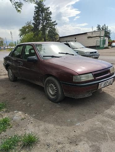 Opel Vectra: 1991 г., 1.8 л, Ручные, Бензин, Седан