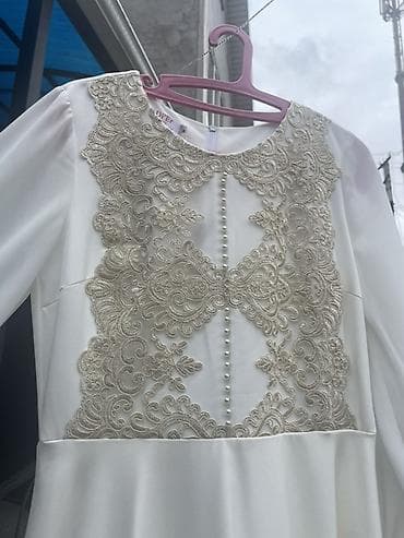 на свадьбу: Длинное нарядное платье белого цвета с длинными рукавами - Силуэт — 5