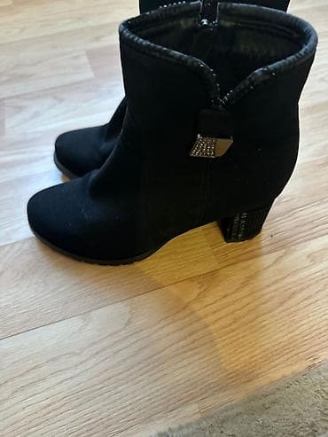 ботинки для трекинга: Женская обувь, набор из 2 пар: 1) Черные полусапожки: - Материал — 6