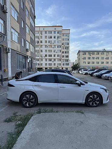 диске: GAC Aion S (седан, белый) Электрический седан с современным дизайном — 5