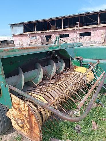 Тюкопресc-подборщик John Deere (похоже на линейку малых прямоугольных — 2