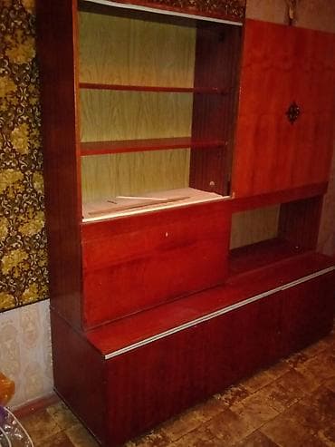 В продаже шкаф-сервант советский. Состоянее среднее, еще вполне at lalafo.kg В продаже шкаф-сервант советский. Состоянее среднее, еще вполне