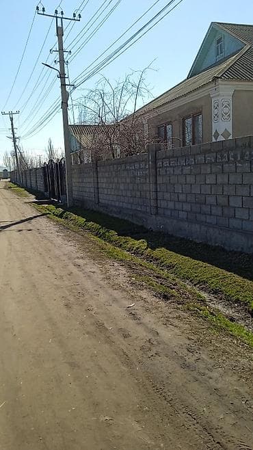 Үйлөр: Продается два дома на одном участке,со всеми хоз постройками. В — 2