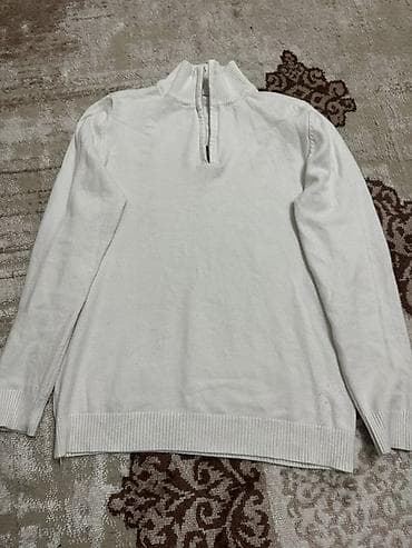Белый свитер/джемпер с длинным рукавом и воротником-стойкой на