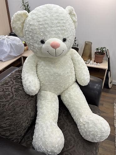 пряжи: Большой плюшевый мишка белого цвета. - Высота: примерно 100–120 см — 1