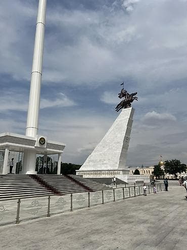 секис видо: Авторская экскурсия по центральной площади с главным монументальным — 1