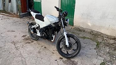cb 400: Кастомный городской мотоцикл в стиле стрит/кафе-рейсер. bathroom sport — 3