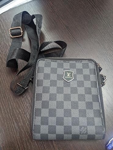 Аксессуары: Сумка через плечо в стиле Louis Vuitton Damier Graphite. - Компактная — 1