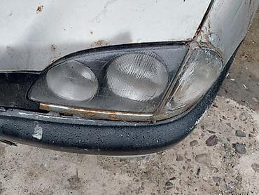 Фары целые, просто скоч нужно убрать, от тайота авенсис 1998 года