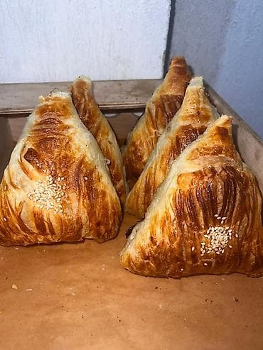 Продукты питания: Свежая домашняя выпечка восточной кухни. Ассортимент: - Пирожки — 2