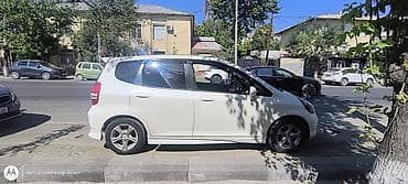 small car: Honda Fit: 2002 г., Вариатор, Бензин, Хэтчбэк — 5
