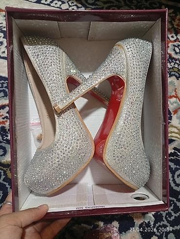 сумки юникло: Туфли, 35.5, 4F, Новый, цвет - Серебристый, Самовывоз — 4