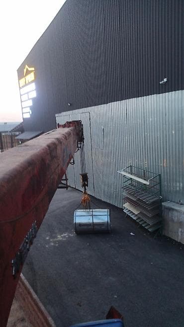 машины грузовые: Услуги манипулятора (кран-борта) - Бортовой грузовик 6х4 с — 3