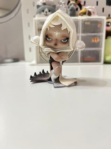 одежды для новорожденных: Коллекционная виниловая фигурка в стиле дизайнерского арт-той. - — 2