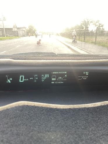 outback 2016: Toyota Prius: 2016 г., 1.8 л, Типтроник, Гибрид, Хэтчбэк — 6