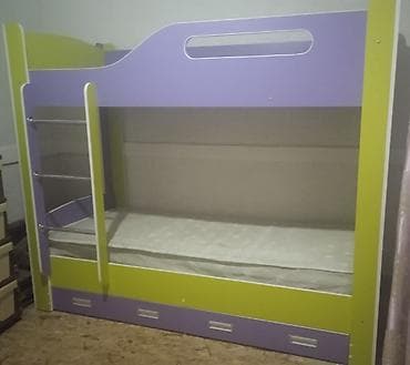 детскую кровать горка: Двухъярусная детская кровать, Б/у, ЛДСП, цвет - Зеленый — 2