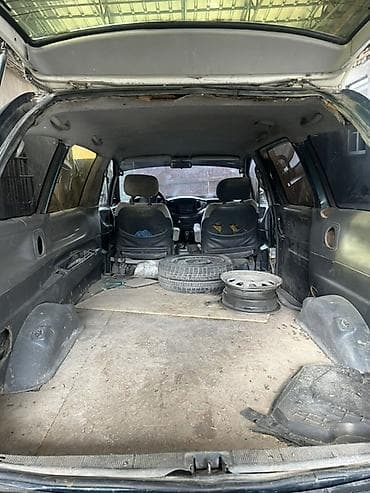 Toyota Estima: 1994 г., 2.4 л, Механика, Бензин, Минивэн — 1