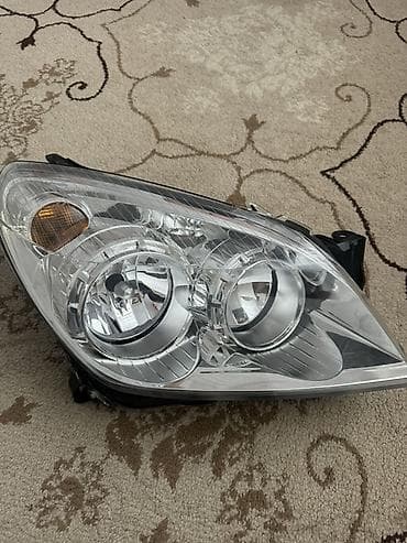 Передняя правая фара Toyota Новый