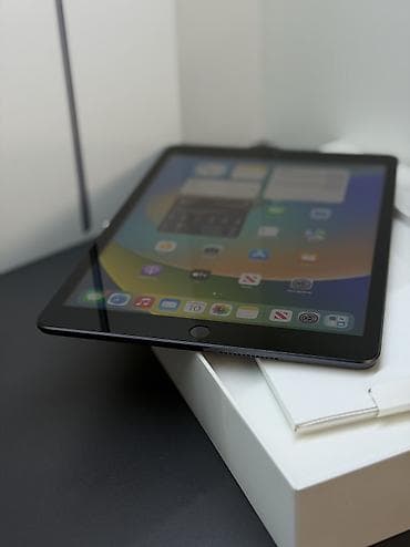 appl: Планшет, Apple, память 64 ГБ, 9" - 10", Wi-Fi, Б/у, Классический цвет - Черный — 6