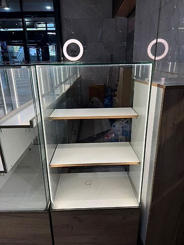 Стеклянная витрина с подсветкой - Конструкция: прозрачные стеклянные — 5