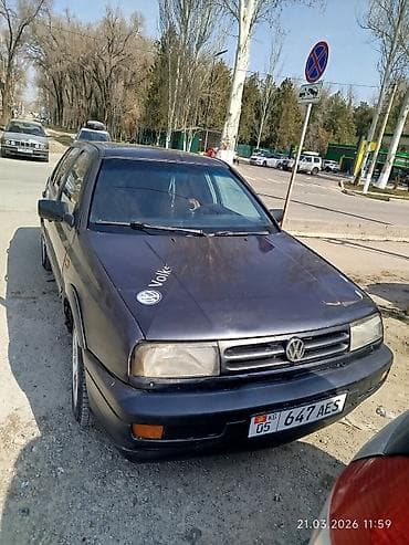 Volkswagen Vento: 1992 г., 2 л, Механика, Бензин, Седан at lalafo.kg Volkswagen Vento: 1992 г., 2 л, Механика, Бензин, Седан