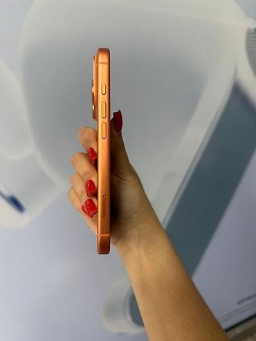 IPhone 17 Pro, Б/у, 256 ГБ, Оранжевый, Защитное стекло, 100 %