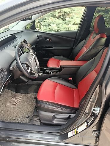 малометражки авто: Toyota Prius: 2018 г., 1.8 л, Вариатор, Гибрид, Хэтчбэк — 7
