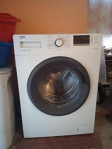 Стиральная машина Beko с фронтальной загрузкой. В отличном состоянии