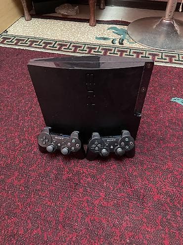Видеоигры и приставки: Продаю ps3 slim 120gb прошитая есть игры внутри оригинал джойстики 2шт — 1
