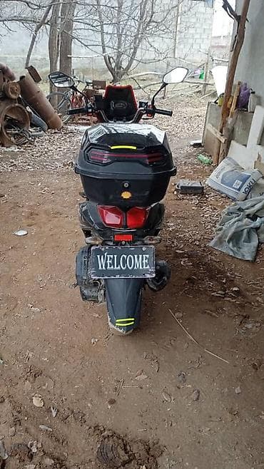 электро скутар: Скутер бензиновый, черный, спортивный дизайн с красными вставками и — 2