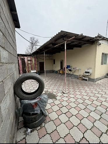 бишкек продаю дом село нижний алаарча: 🏡 Продаётся кирпичный дом на первой линии — отличная локация! 📍 — 4