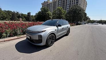 byd e3: Lixiang L7: 2025 г., Автомат, Гибрид, Кроссовер — 1